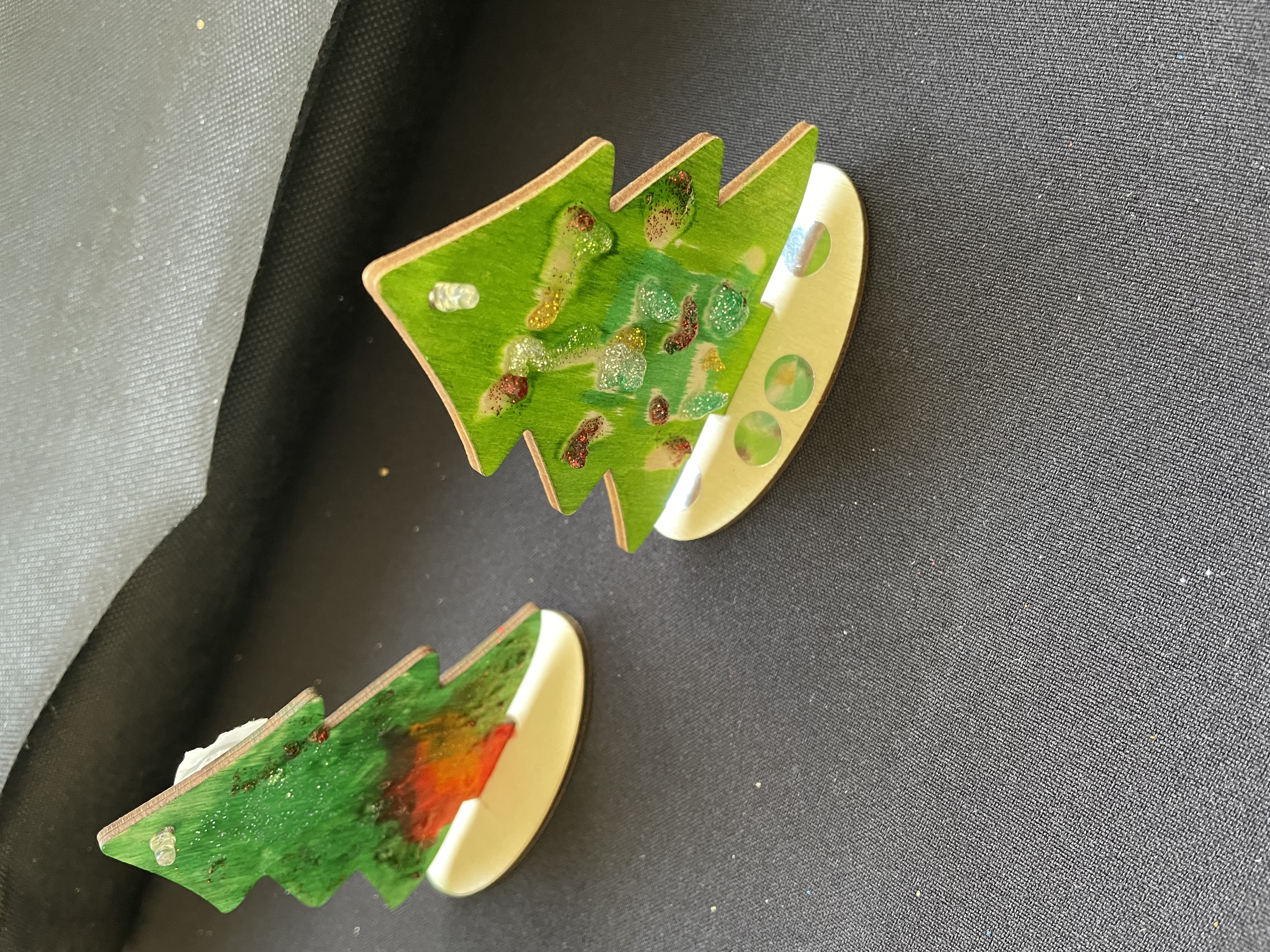 Circuito navideño en la mesa de trabajo